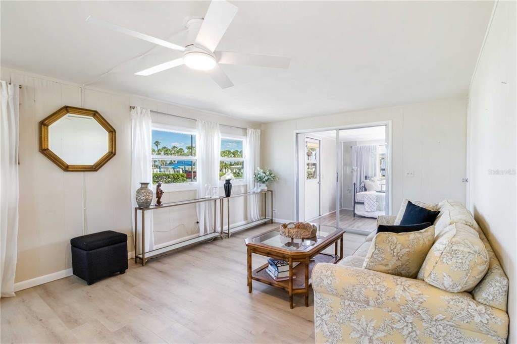 For Sale: $139,900 (2 beds, 2 baths, 1032 Square Feet)