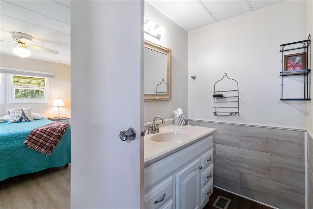 For Sale: $139,900 (2 beds, 2 baths, 1032 Square Feet)