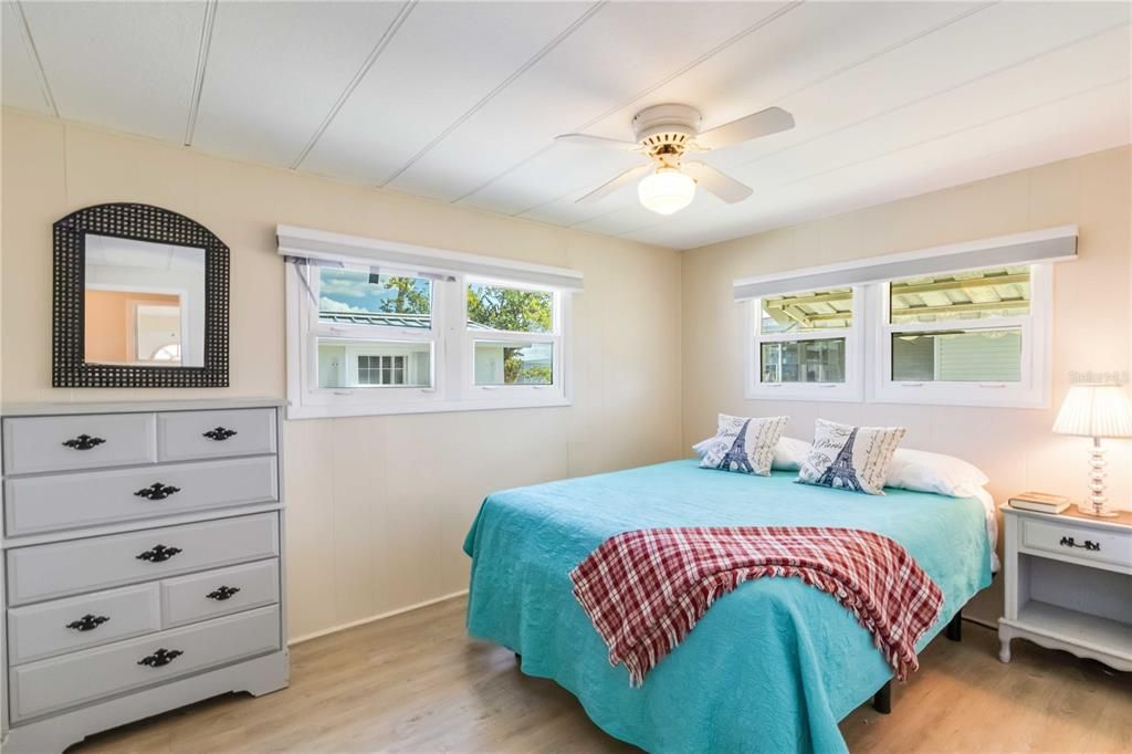 For Sale: $139,900 (2 beds, 2 baths, 1032 Square Feet)