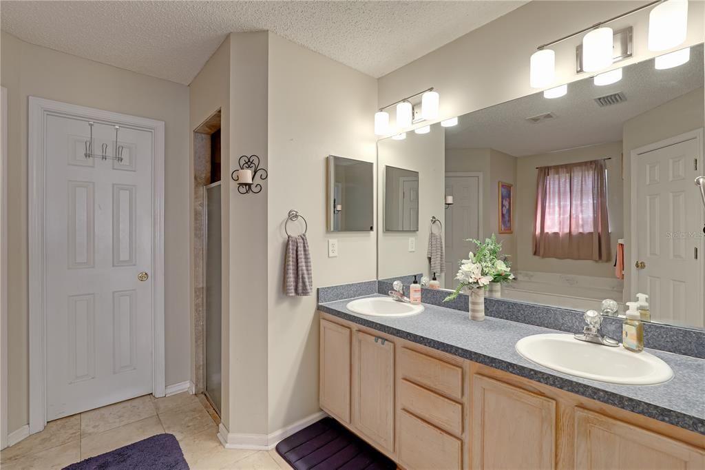 For Sale: $449,900 (5 beds, 3 baths, 3016 Square Feet)