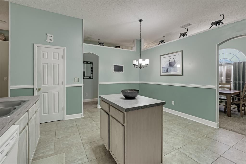 For Sale: $449,900 (5 beds, 3 baths, 3016 Square Feet)