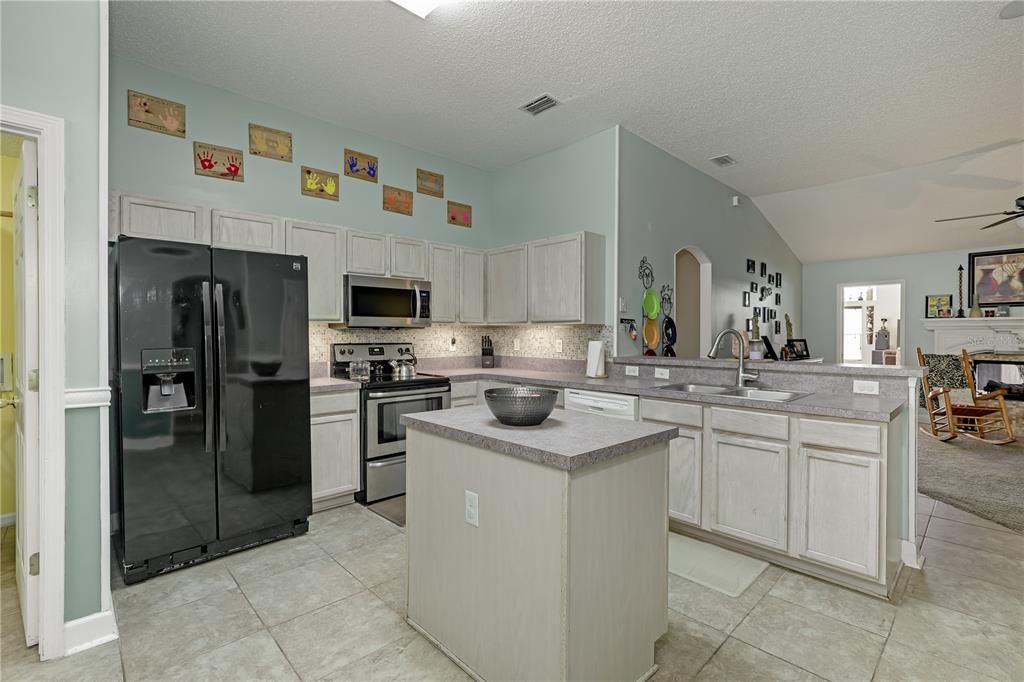 For Sale: $449,900 (5 beds, 3 baths, 3016 Square Feet)