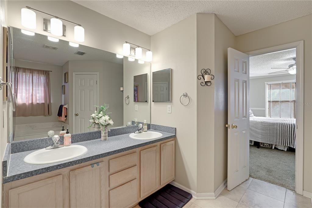 For Sale: $449,900 (5 beds, 3 baths, 3016 Square Feet)