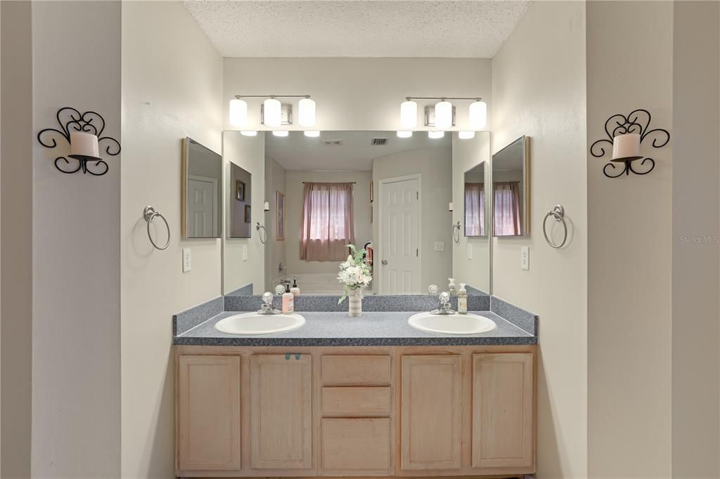 For Sale: $449,900 (5 beds, 3 baths, 3016 Square Feet)