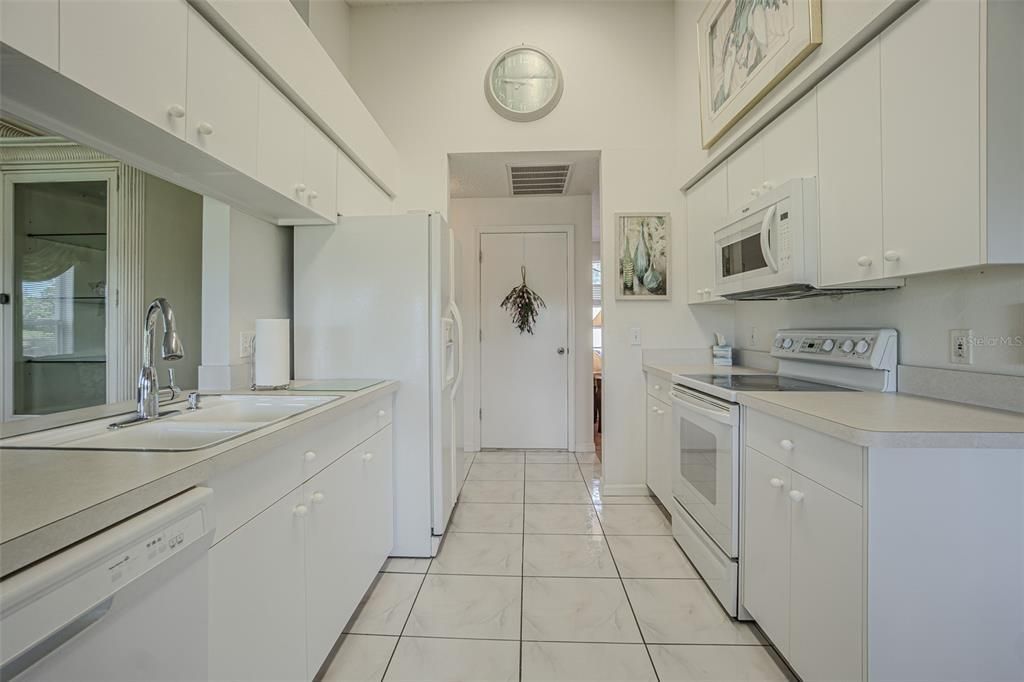 Active With Contract: $263,900 (2 beds, 2 baths, 1538 Square Feet)