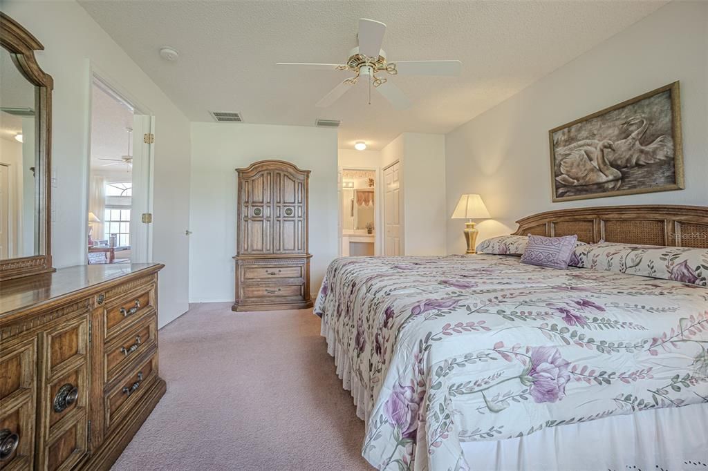 Active With Contract: $263,900 (2 beds, 2 baths, 1538 Square Feet)