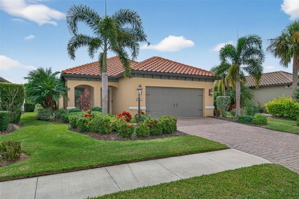 Active With Contract: $569,999 (3 beds, 2 baths, 1765 Square Feet)