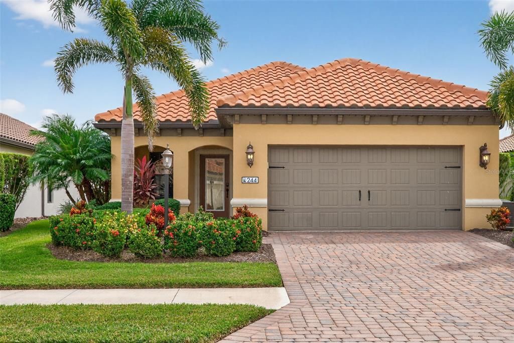 Active With Contract: $569,999 (3 beds, 2 baths, 1765 Square Feet)