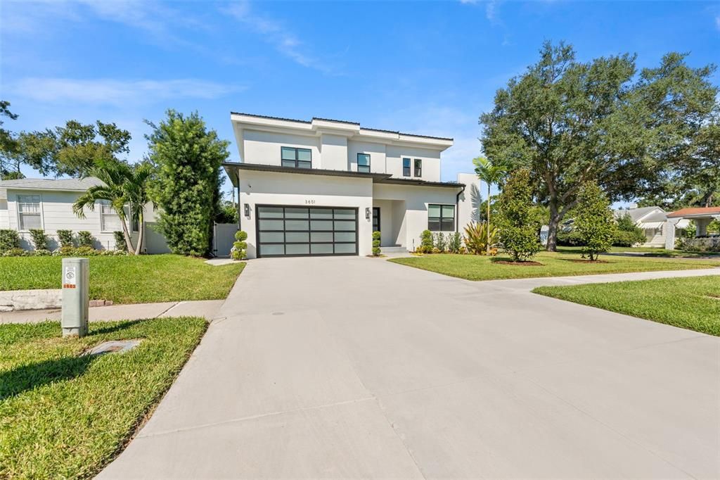 For Sale: $2,099,000 (5 beds, 3 baths, 3625 Square Feet)