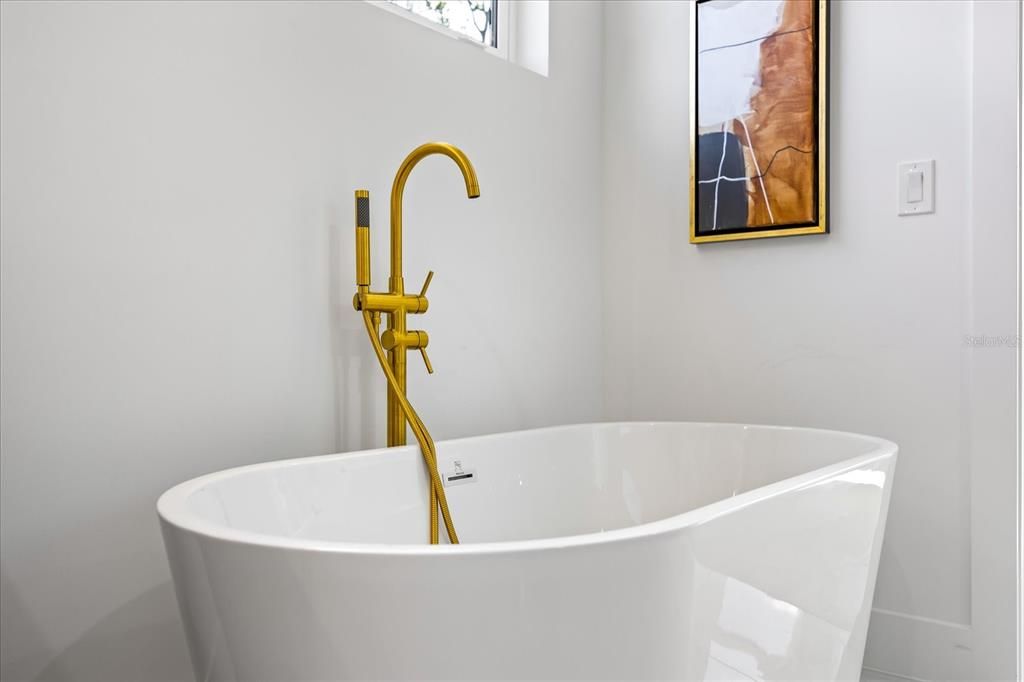 For Sale: $2,099,000 (5 beds, 3 baths, 3625 Square Feet)