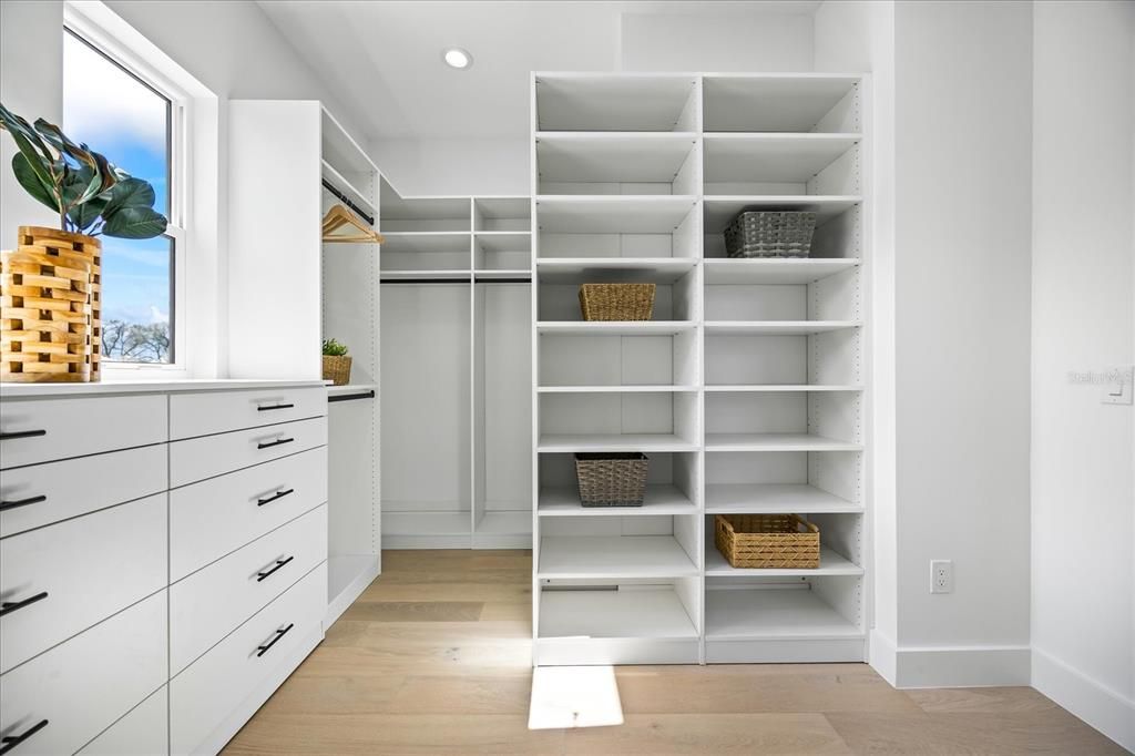 For Sale: $2,099,000 (5 beds, 3 baths, 3625 Square Feet)