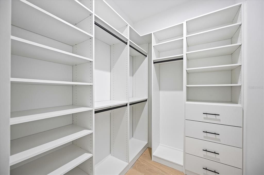 For Sale: $2,099,000 (5 beds, 3 baths, 3625 Square Feet)