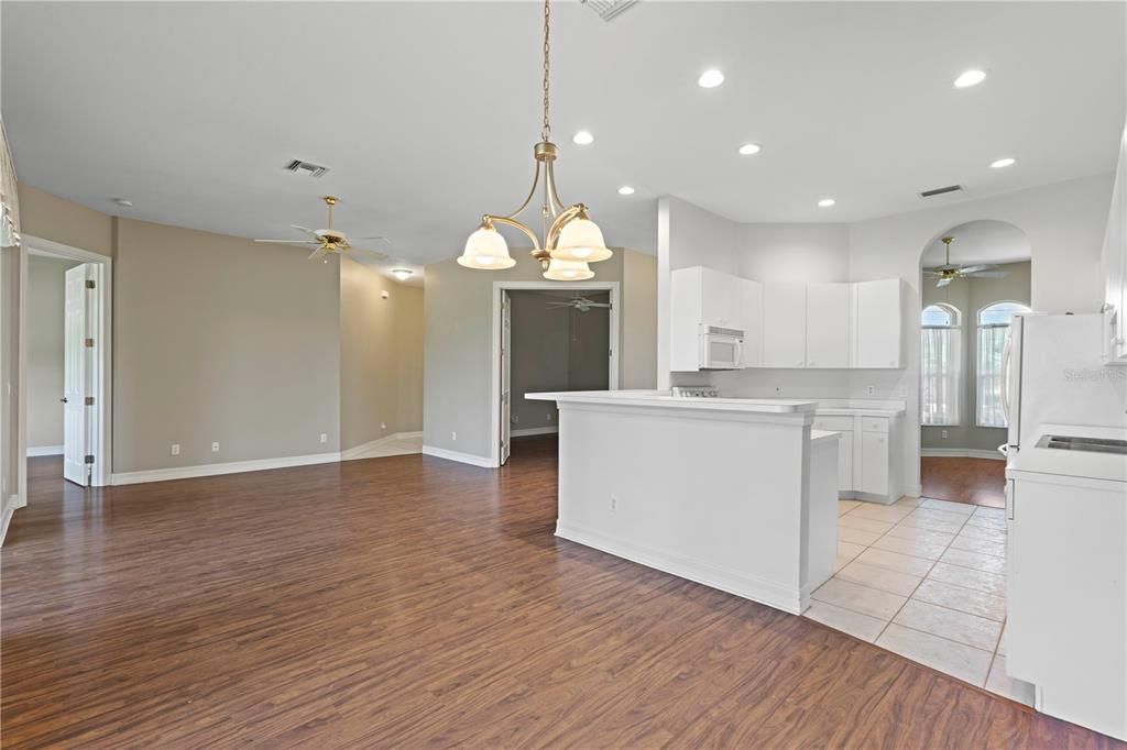 Active With Contract: $264,500 (3 beds, 2 baths, 1618 Square Feet)