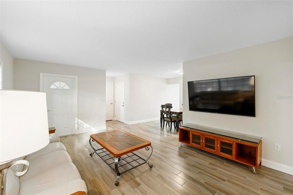 На продажу: $135,000 (2 спален, 2 ванн, 1134 Квадратных фут)