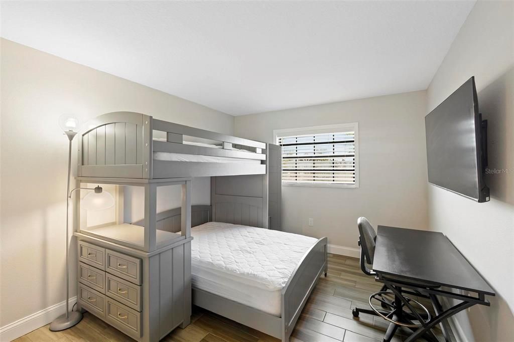 На продажу: $135,000 (2 спален, 2 ванн, 1134 Квадратных фут)