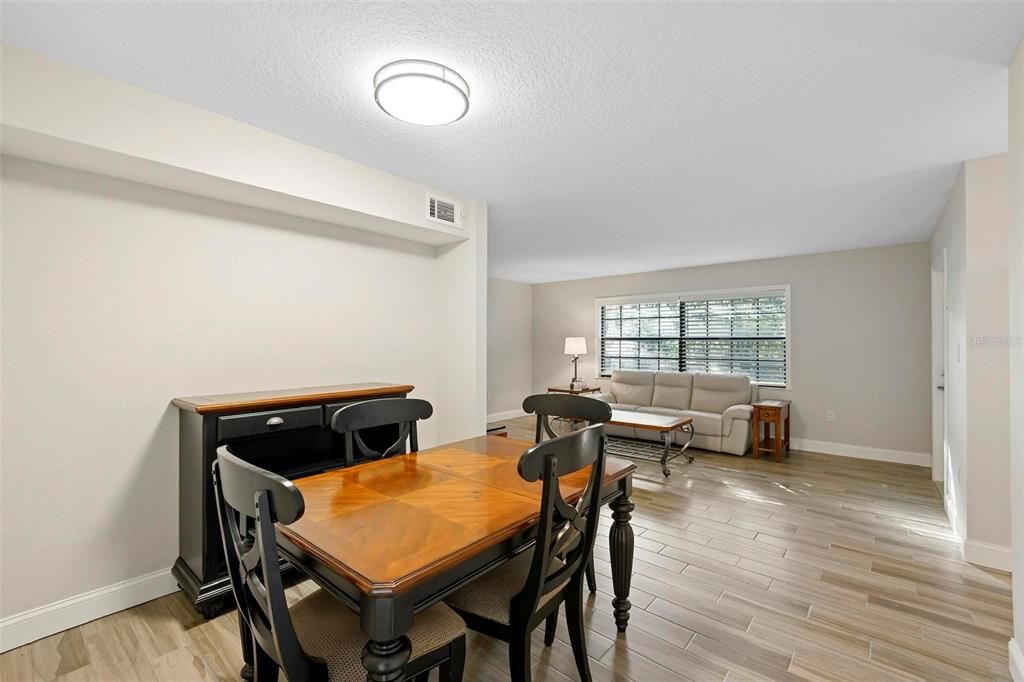 На продажу: $135,000 (2 спален, 2 ванн, 1134 Квадратных фут)