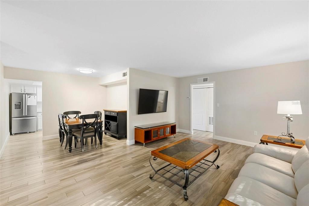 На продажу: $135,000 (2 спален, 2 ванн, 1134 Квадратных фут)