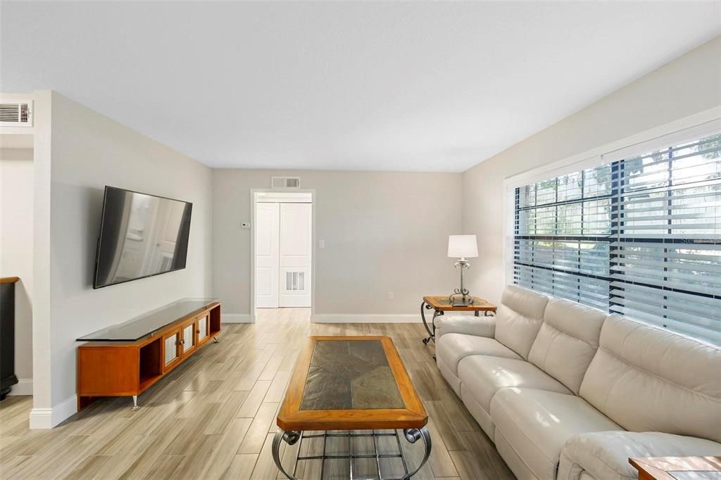 На продажу: $135,000 (2 спален, 2 ванн, 1134 Квадратных фут)