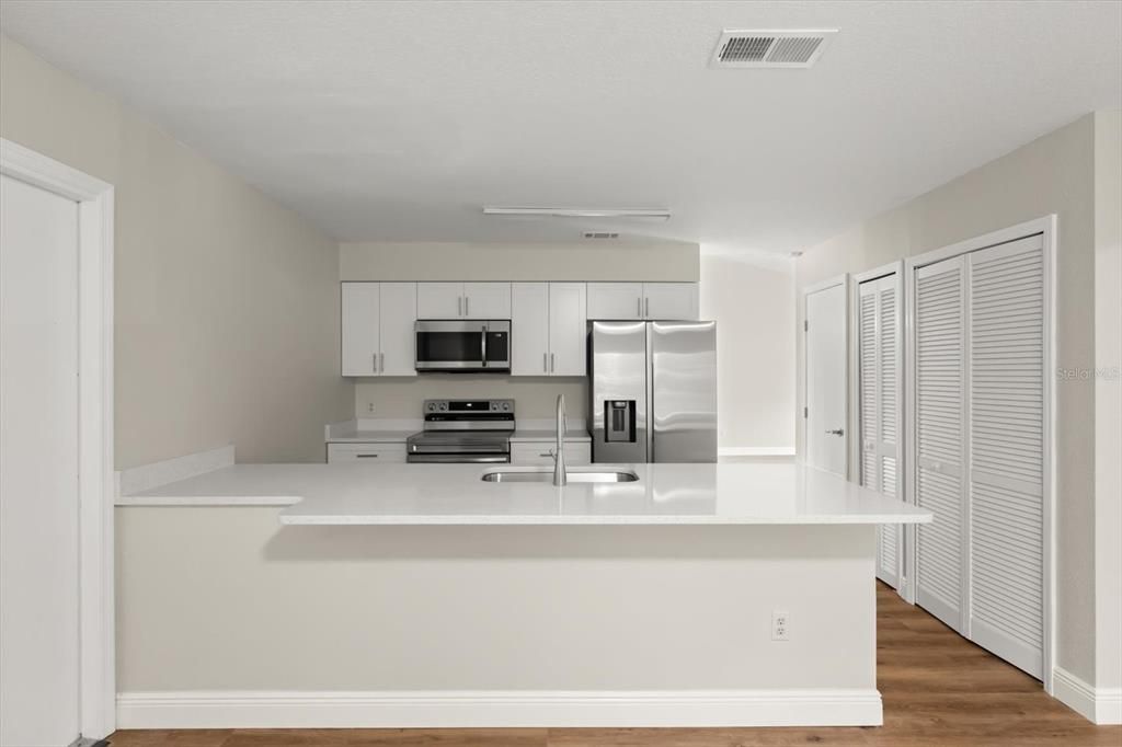 En Venta: $330,000 (3 camas, 2 baños, 1742 Pies cuadrados)