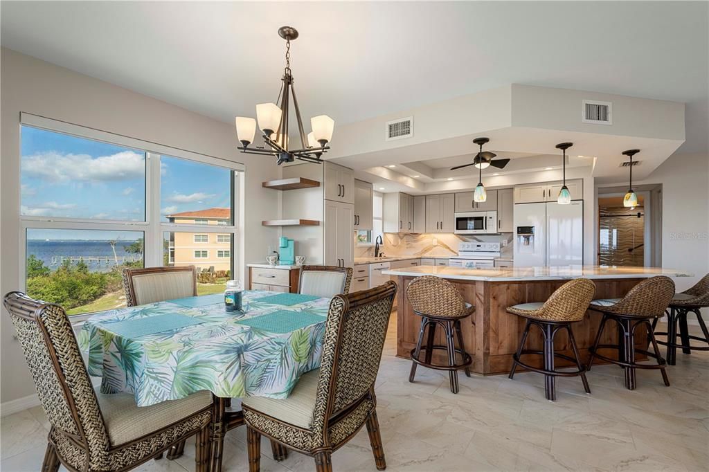 На продажу: $399,900 (3 спален, 2 ванн, 1592 Квадратных фут)