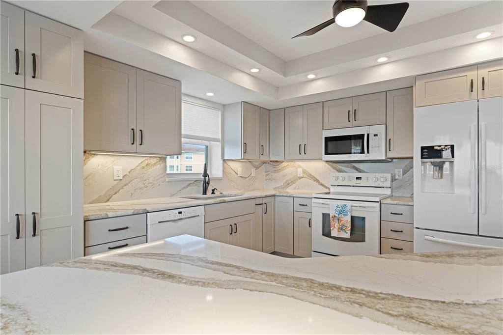 На продажу: $399,900 (3 спален, 2 ванн, 1592 Квадратных фут)