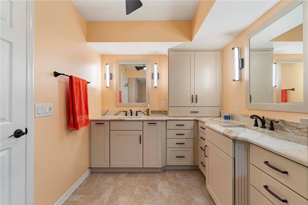 На продажу: $399,900 (3 спален, 2 ванн, 1592 Квадратных фут)