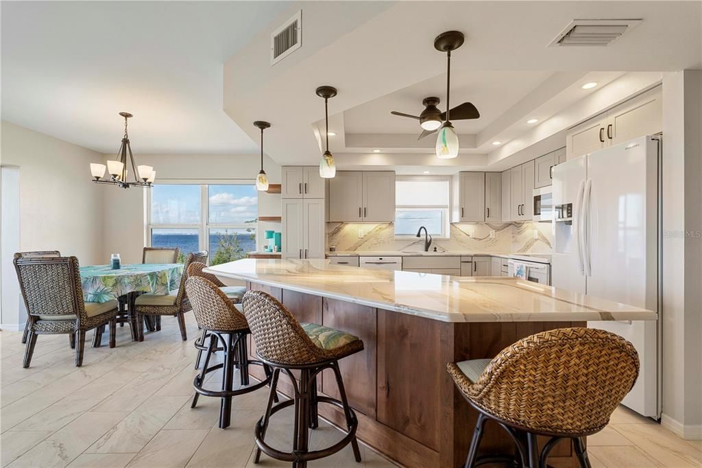 На продажу: $399,900 (3 спален, 2 ванн, 1592 Квадратных фут)