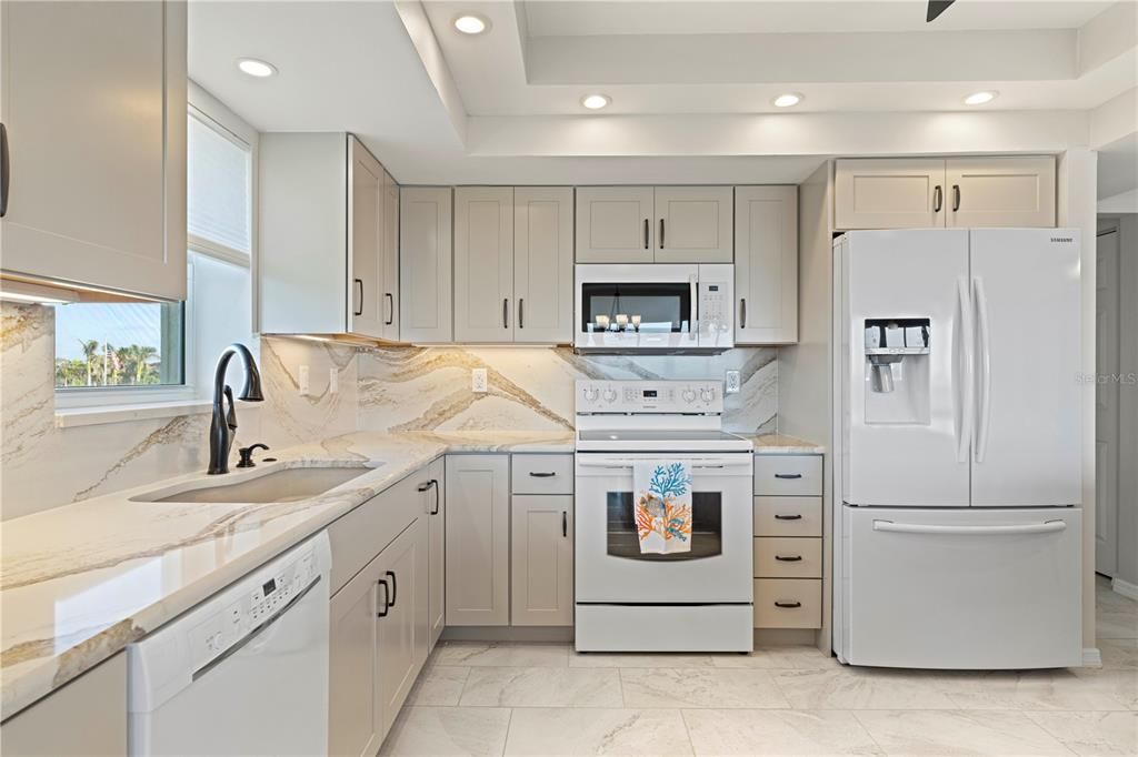 На продажу: $399,900 (3 спален, 2 ванн, 1592 Квадратных фут)