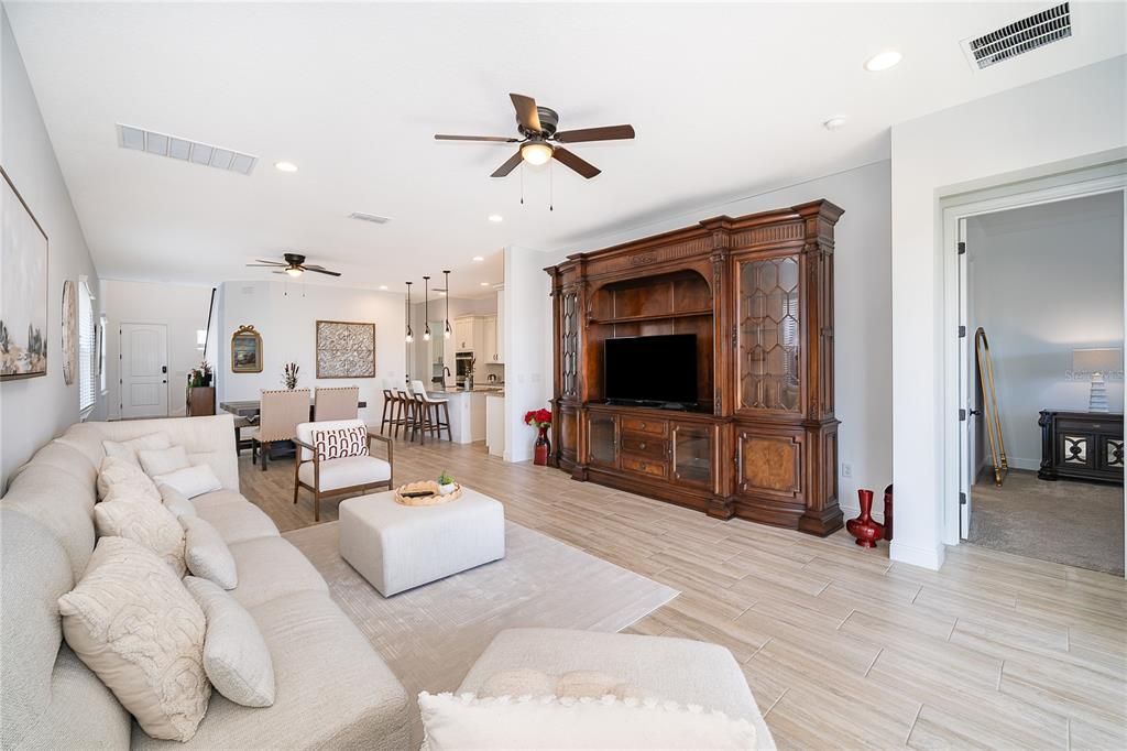 На продажу: $1,090,000 (5 спален, 3 ванн, 3083 Квадратных фут)