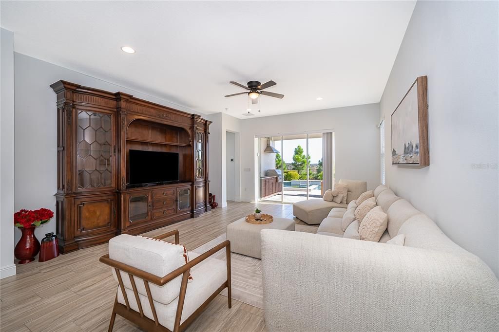 На продажу: $1,090,000 (5 спален, 3 ванн, 3083 Квадратных фут)