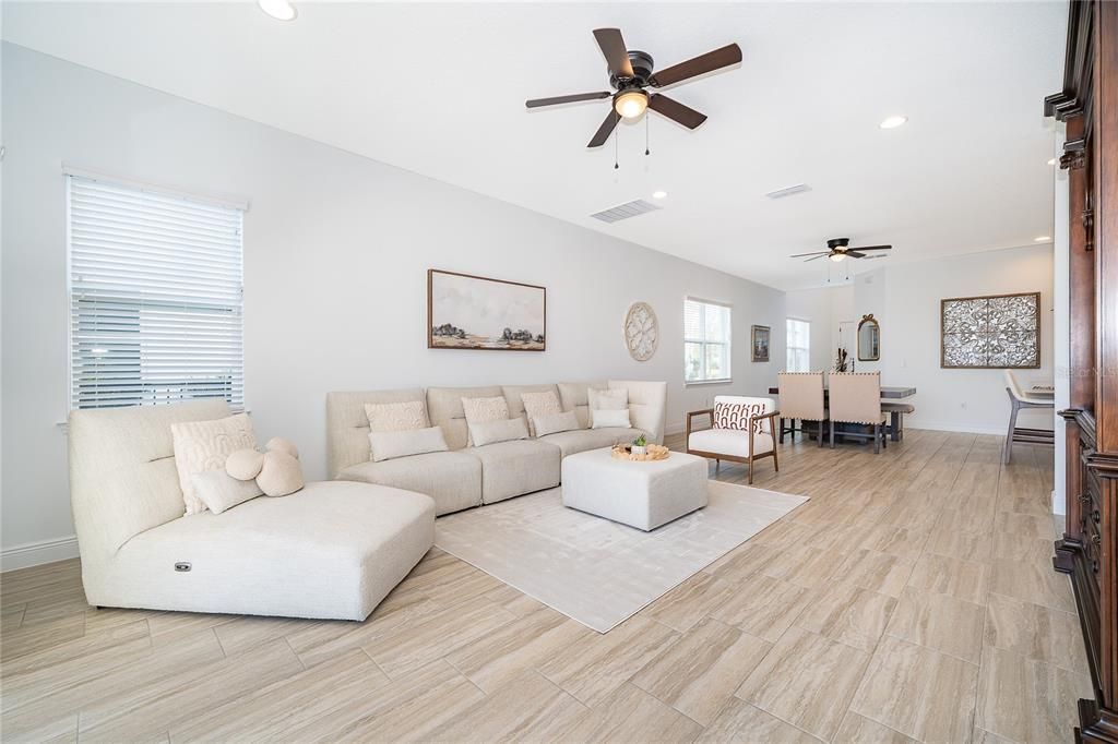 На продажу: $1,090,000 (5 спален, 3 ванн, 3083 Квадратных фут)