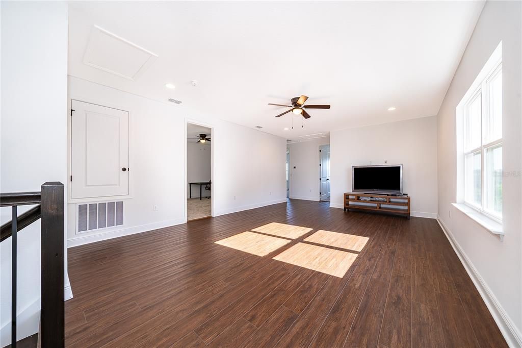 На продажу: $1,090,000 (5 спален, 3 ванн, 3083 Квадратных фут)