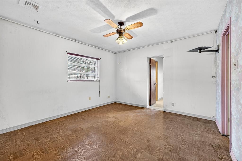 Active With Contract: $395,000 (4 beds, 3 baths, 2313 Square Feet)