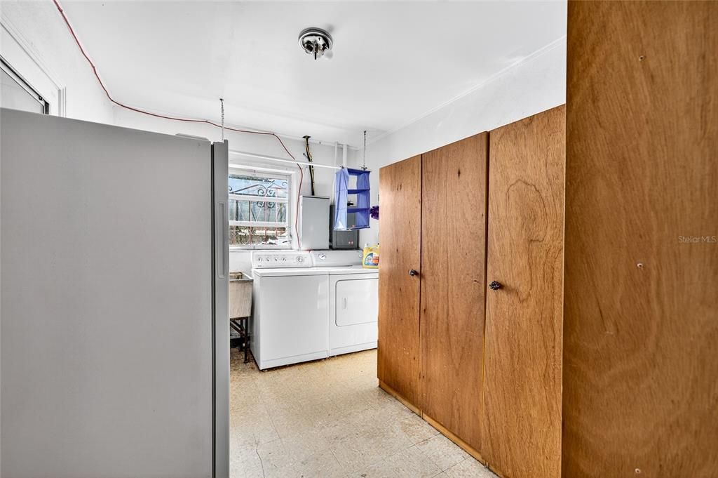 Active With Contract: $395,000 (4 beds, 3 baths, 2313 Square Feet)