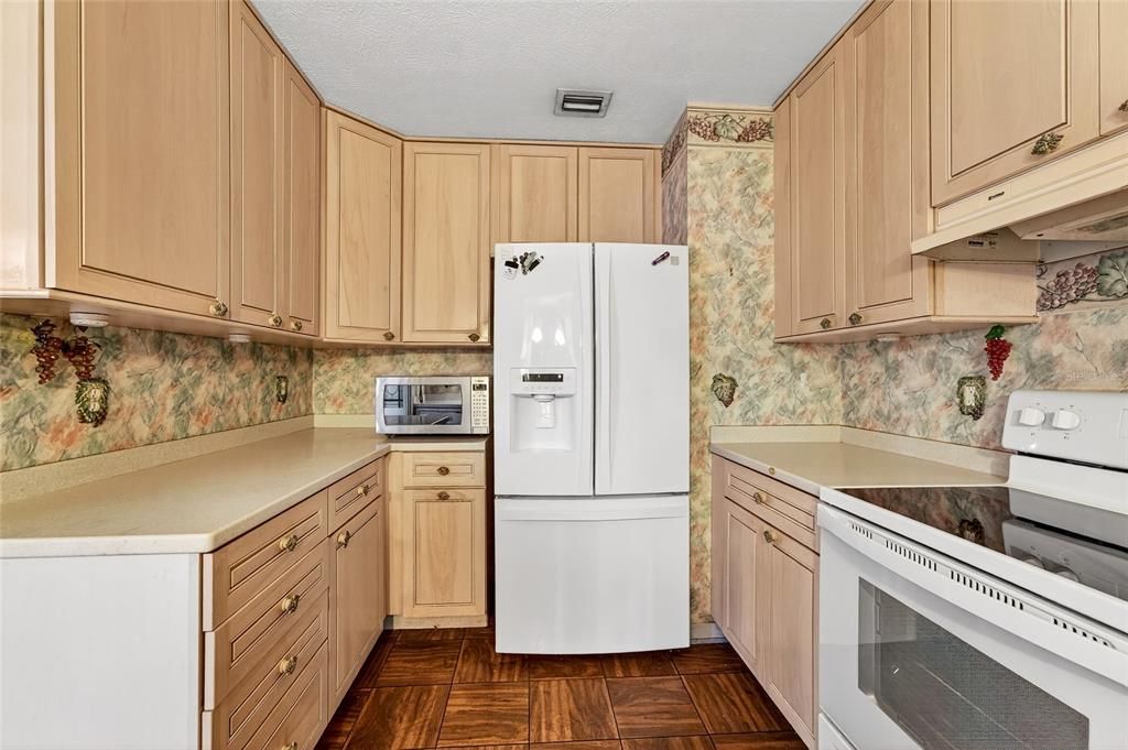 Active With Contract: $395,000 (4 beds, 3 baths, 2313 Square Feet)