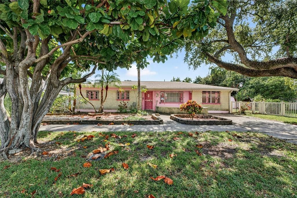 Active With Contract: $395,000 (4 beds, 3 baths, 2313 Square Feet)