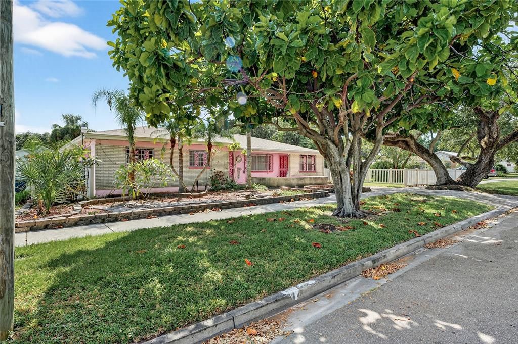 Active With Contract: $395,000 (4 beds, 3 baths, 2313 Square Feet)