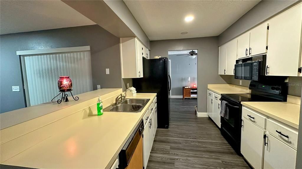 For Sale: $320,000 (3 beds, 2 baths, 1646 Square Feet)