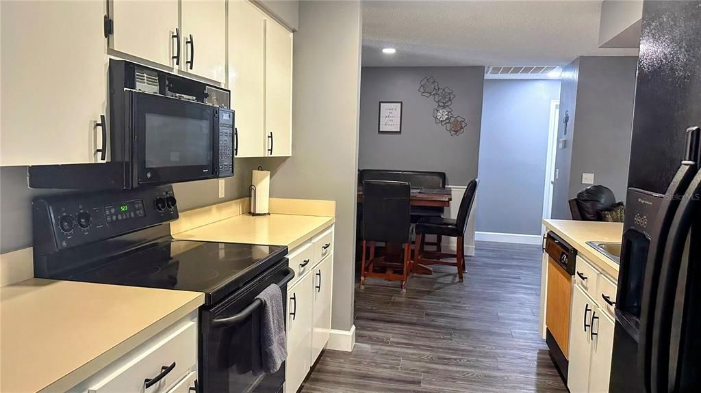 For Sale: $320,000 (3 beds, 2 baths, 1646 Square Feet)