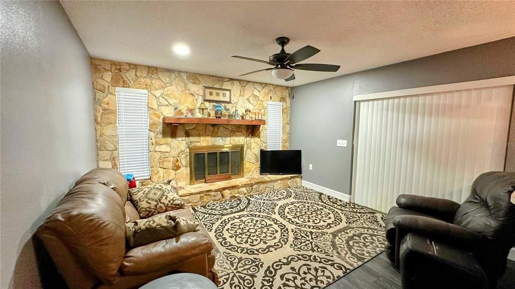 For Sale: $320,000 (3 beds, 2 baths, 1646 Square Feet)