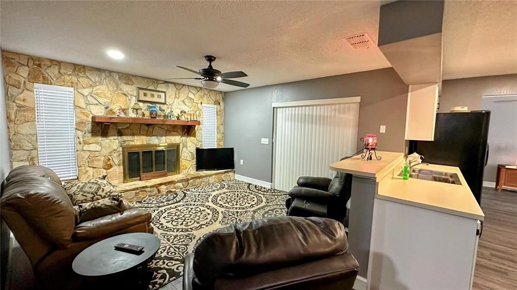 For Sale: $320,000 (3 beds, 2 baths, 1646 Square Feet)