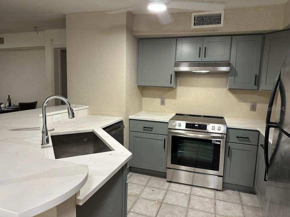 For Sale: $162,786 (2 beds, 2 baths, 890 Square Feet)