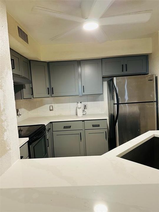 For Sale: $162,786 (2 beds, 2 baths, 890 Square Feet)