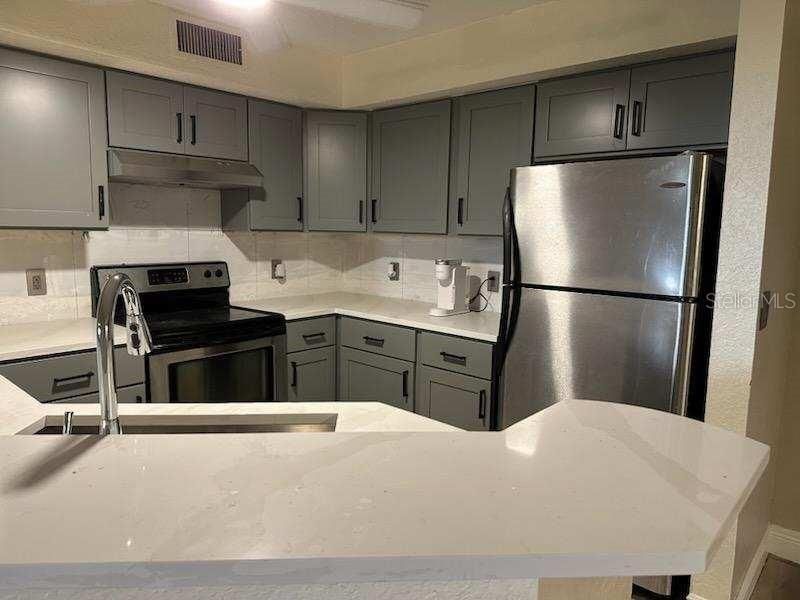 For Sale: $162,786 (2 beds, 2 baths, 890 Square Feet)