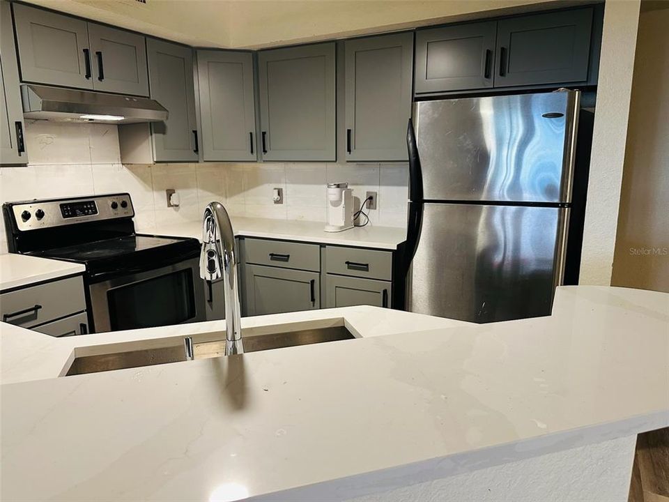 For Sale: $162,786 (2 beds, 2 baths, 890 Square Feet)