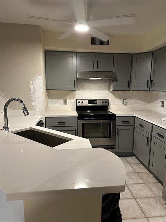 For Sale: $162,786 (2 beds, 2 baths, 890 Square Feet)