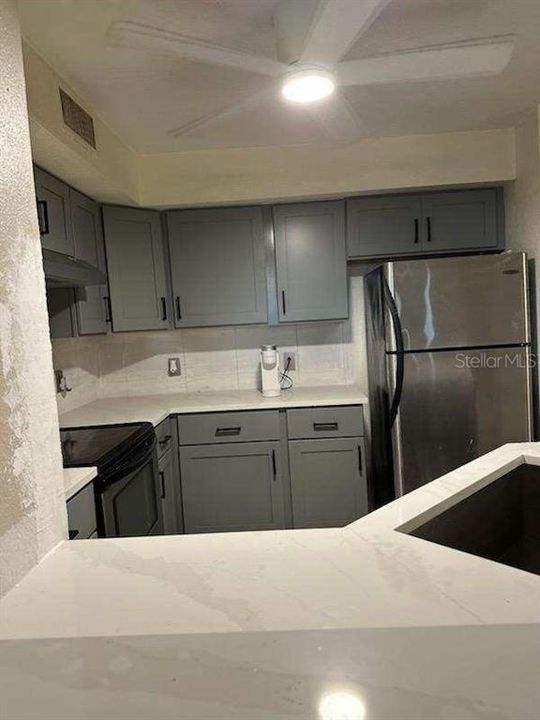 For Sale: $162,786 (2 beds, 2 baths, 890 Square Feet)