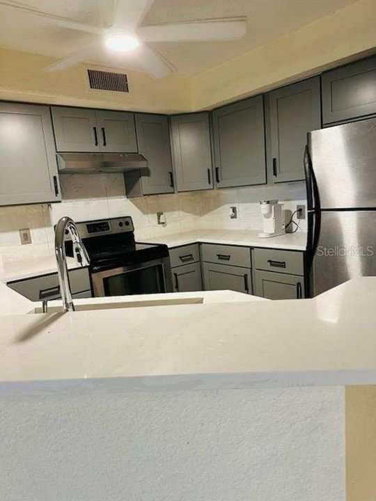 For Sale: $162,786 (2 beds, 2 baths, 890 Square Feet)