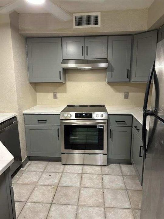 For Sale: $162,786 (2 beds, 2 baths, 890 Square Feet)