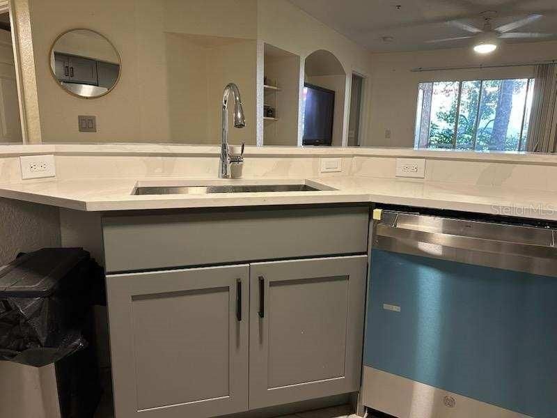 For Sale: $162,786 (2 beds, 2 baths, 890 Square Feet)